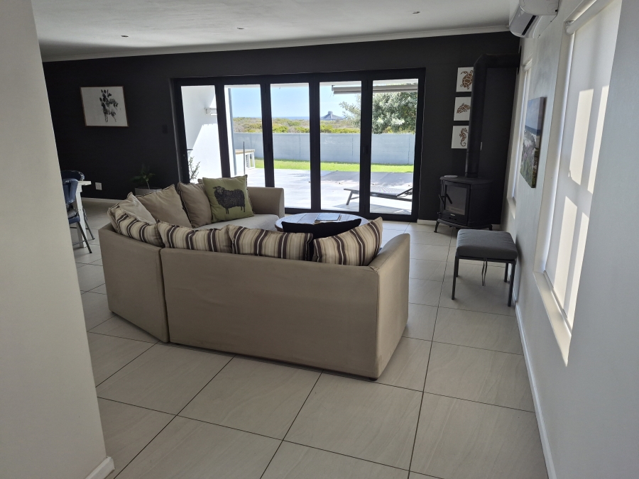 4 Bedroom Property for Sale in Pearl Bay Western Cape